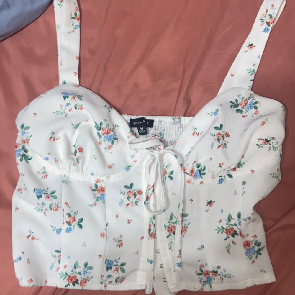 size m kendall and kylie white flower corset top